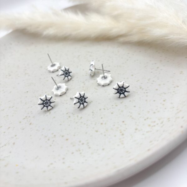 Spinnennetz-Ohrstecker – Bild 2