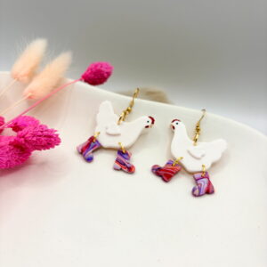 Wilde Hühner Ohrringe - Huhn: Weiß / Stiefel: Bunt